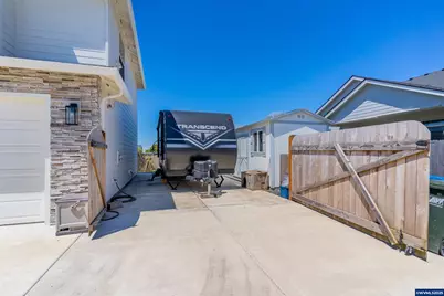 449 NE Pine St, Sublimity, OR 97385 - Photo 4