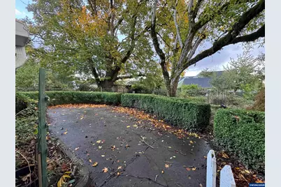 389 C St, Independence, OR 97351 - Photo 28