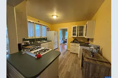 389 C St, Independence, OR 97351 - Photo 6