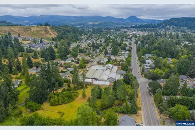 55 Q St, Cottage Grove, OR 97424 - Photo 2