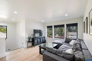 653 NW East Thornton Lake Dr, Albany, OR 97321 - Photo 24