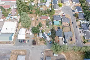 1285 46th St, Sweet Home, OR 97386 - Photo 2