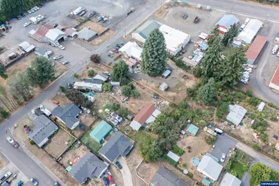 1285 46th St, Sweet Home, OR 97386 - Photo 4