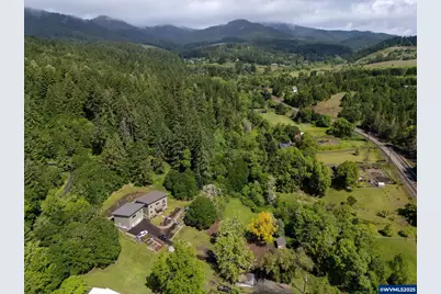 7060 NW Oak Creek Dr, Corvallis, OR 97330 - Photo 2