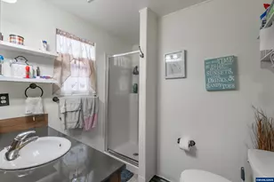 4560 Airport Ln, Sweet Home, OR 97386 - Photo 12