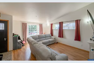 4560 Airport Ln, Sweet Home, OR 97386 - Photo 2