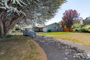 5148 Gatewood Dr, Klamath Falls, OR 97603 - Photo 2
