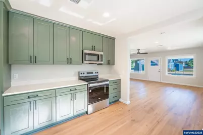 1078 Young St, Woodburn, OR 97071 - Photo 12