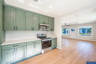 1078 Young St, Woodburn, OR 97071 - Photo 12