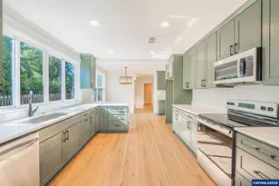 1078 Young St, Woodburn, OR 97071 - Photo 10