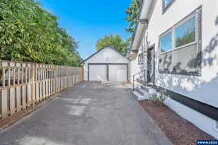 1078 Young St, Woodburn, OR 97071 - Photo 4