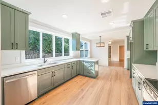 1078 Young St, Woodburn, OR 97071 - Photo 8