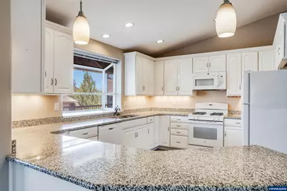 3795 Blossom Dr NE, Salem, OR 97305 - Photo 30