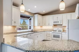 3795 Blossom Dr NE, Salem, OR 97305 - Photo 30