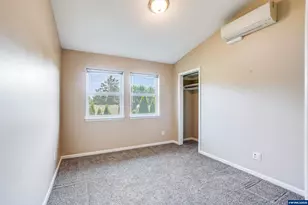 3795 Blossom Dr NE, Salem, OR 97305 - Photo 32