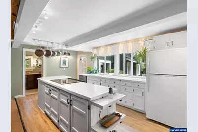 19875 SW Meadow View Dr, McMinnville, OR 97128 - Photo 12