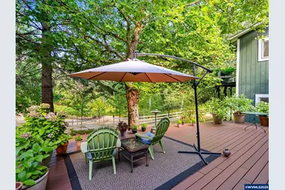 19875 SW Meadow View Dr, McMinnville, OR 97128 - Photo 36