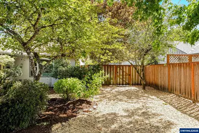 1524 NW Forestgreen Av, Corvallis, OR 97330 - Photo 4