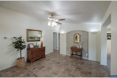 698 Royalty Cir NE, Salem, OR 97301 - Photo 2