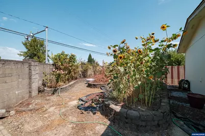 698 Royalty Cir NE, Salem, OR 97301 - Photo 28