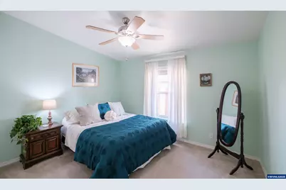 698 Royalty Cir NE, Salem, OR 97301 - Photo 10