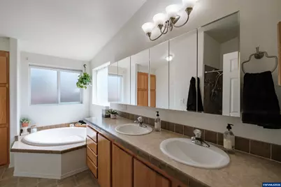 698 Royalty Cir NE, Salem, OR 97301 - Photo 16