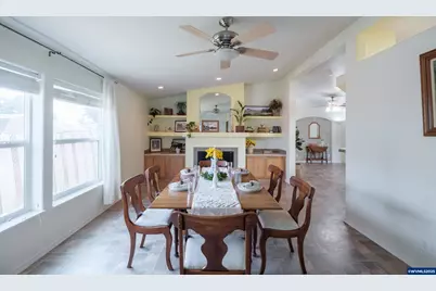 698 Royalty Cir NE, Salem, OR 97301 - Photo 8