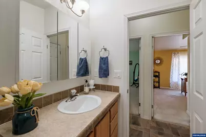 698 Royalty Cir NE, Salem, OR 97301 - Photo 14