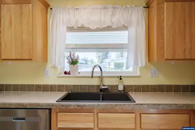 698 Royalty Cir NE, Salem, OR 97301 - Photo 6