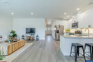 735 Periander Wy, Harrisburg, OR 97446 - Photo 6