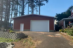 1715 NW 35th Pl, Lincoln City, OR 97367 - Photo 4