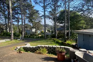 1715 NW 35th Pl, Lincoln City, OR 97367 - Photo 10