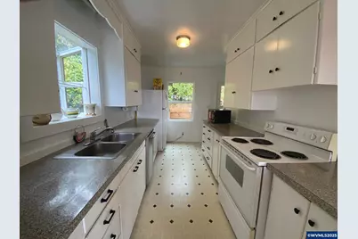 1715 NW 35th Pl, Lincoln City, OR 97367 - Photo 18