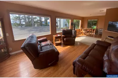 1715 NW 35th Pl, Lincoln City, OR 97367 - Photo 12