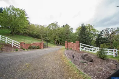 1920 Cochrane Ln, Dallas, OR 97338 - Photo 2