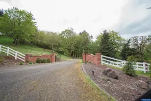 1920 Cochrane Ln, Dallas, OR 97338 - Photo 2