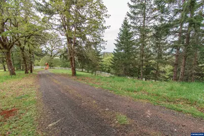 1920 Cochrane Ln, Dallas, OR 97338 - Photo 4