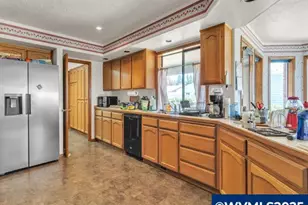 6593 Rippling Brook Dr SE, Salem, OR 97317 - Photo 12