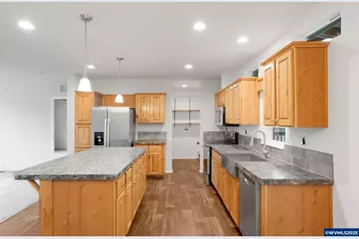 40213 N Dogwood Rd, Mill City, OR 97360 - Photo 10