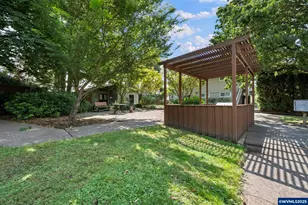 2046 W 14th Pl, Eugene, OR 97402 - Photo 24