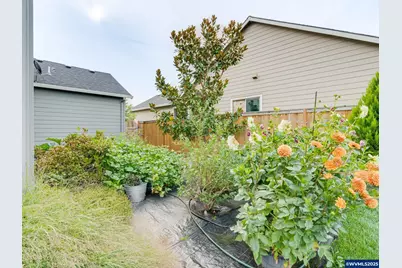 1491 Foxglove St St, Woodburn, OR 97071 - Photo 32