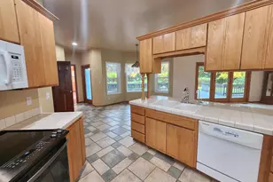 35628 Knox Butte Rd E, Albany, OR 97322 - Photo 12