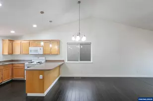1748 Salmon River St NW, Salem, OR 97304 - Photo 10