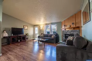 11105 Main St NE, Donald, OR 97020 - Photo 4