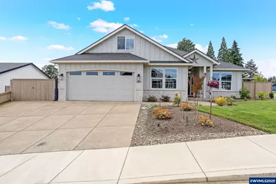 493 NW Crater Lake Dr, Dallas, OR 97338 - Photo 1