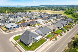 493 NW Crater Lk Dr, Dallas, OR 97338 - Photo 6