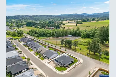 493 NW Crater Lake Dr, Dallas, OR 97338 - Photo 4