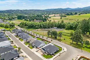 493 NW Crater Lk Dr, Dallas, OR 97338 - Photo 4