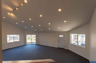 990 Pippa Ln, Philomath, OR 97370 - Photo 14