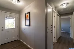 990 Pippa Ln, Philomath, OR 97370 - Photo 2